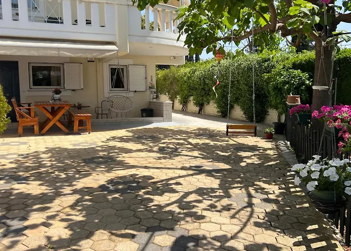 Iris-Gogo House